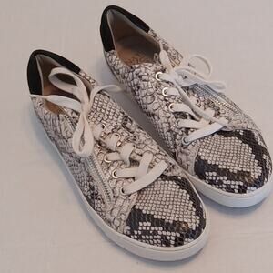 Naturalizer Women's Size 8M snakeskin embossed leather low top sneakers. Comfy